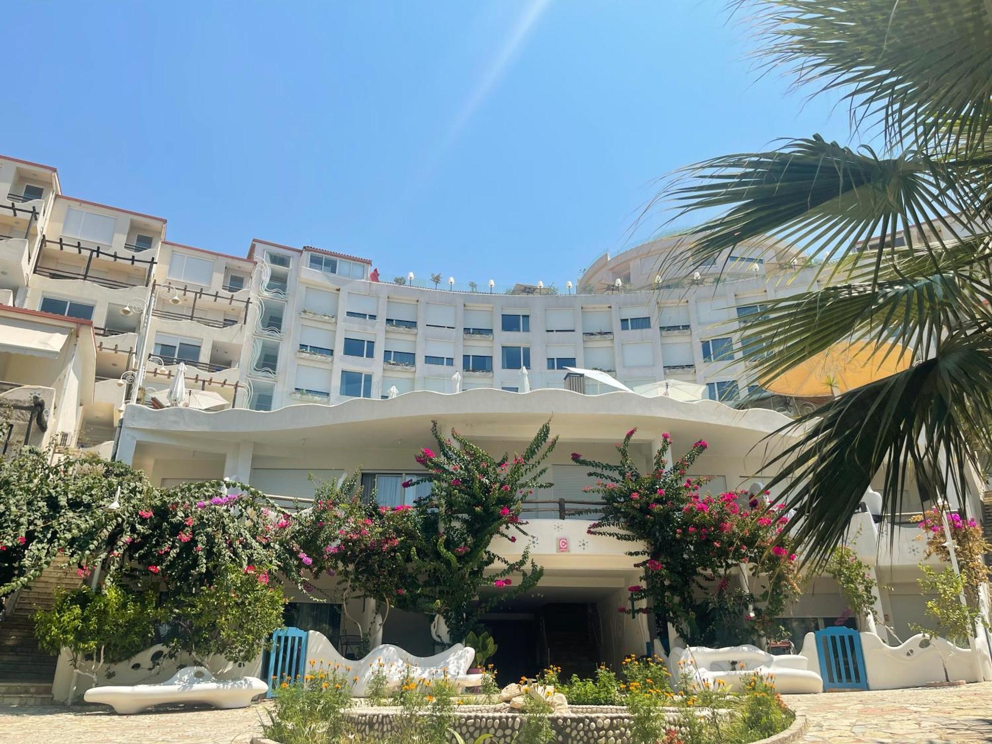 Sea Breeze Apartment Bougainville Bay Саранда Екстер'єр фото