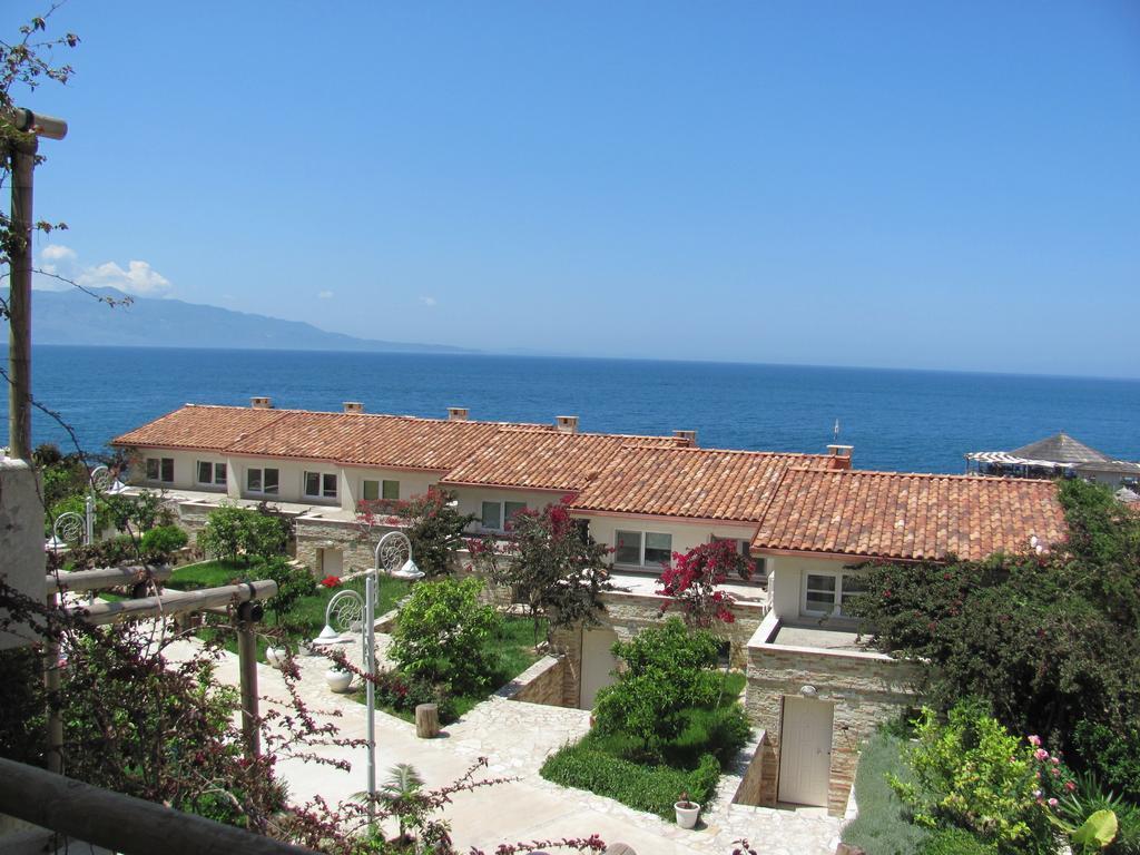 Sea Breeze Apartment Bougainville Bay Саранда Екстер'єр фото