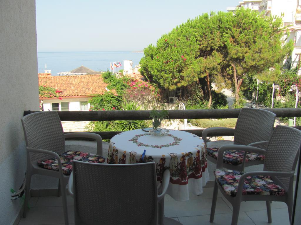 Sea Breeze Apartment Bougainville Bay Саранда Екстер'єр фото